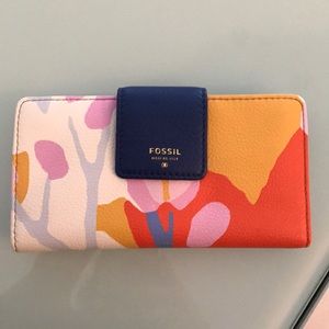 Brand new never used Fossil wallet.